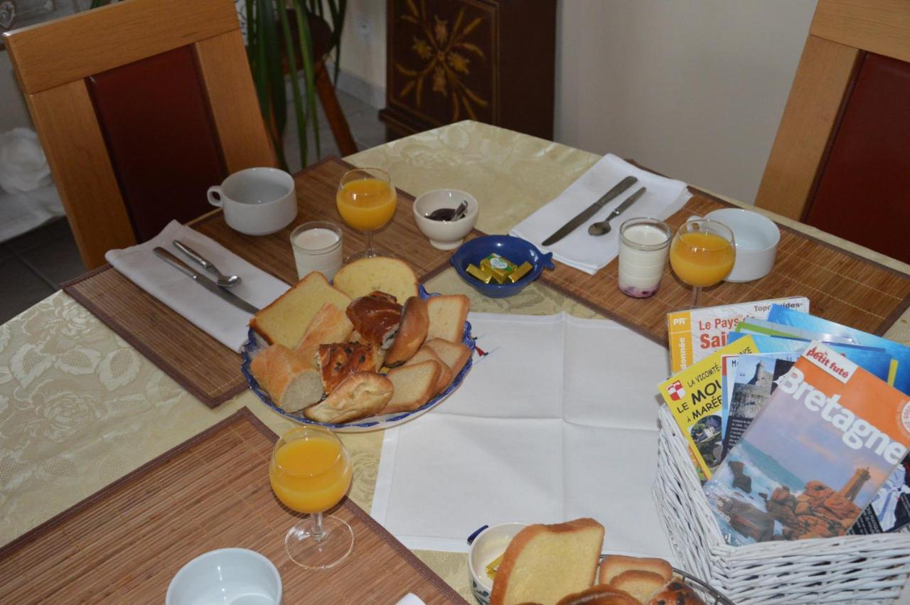 Le Minihic-sur-Rance Chez Brigitte Chambres A L Habitant מראה חיצוני תמונה